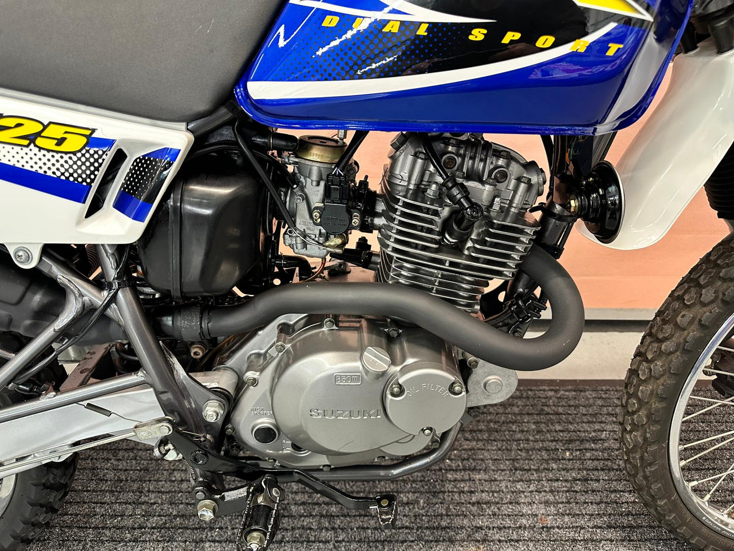 DR 125 Dual Sport (124cc) 2001