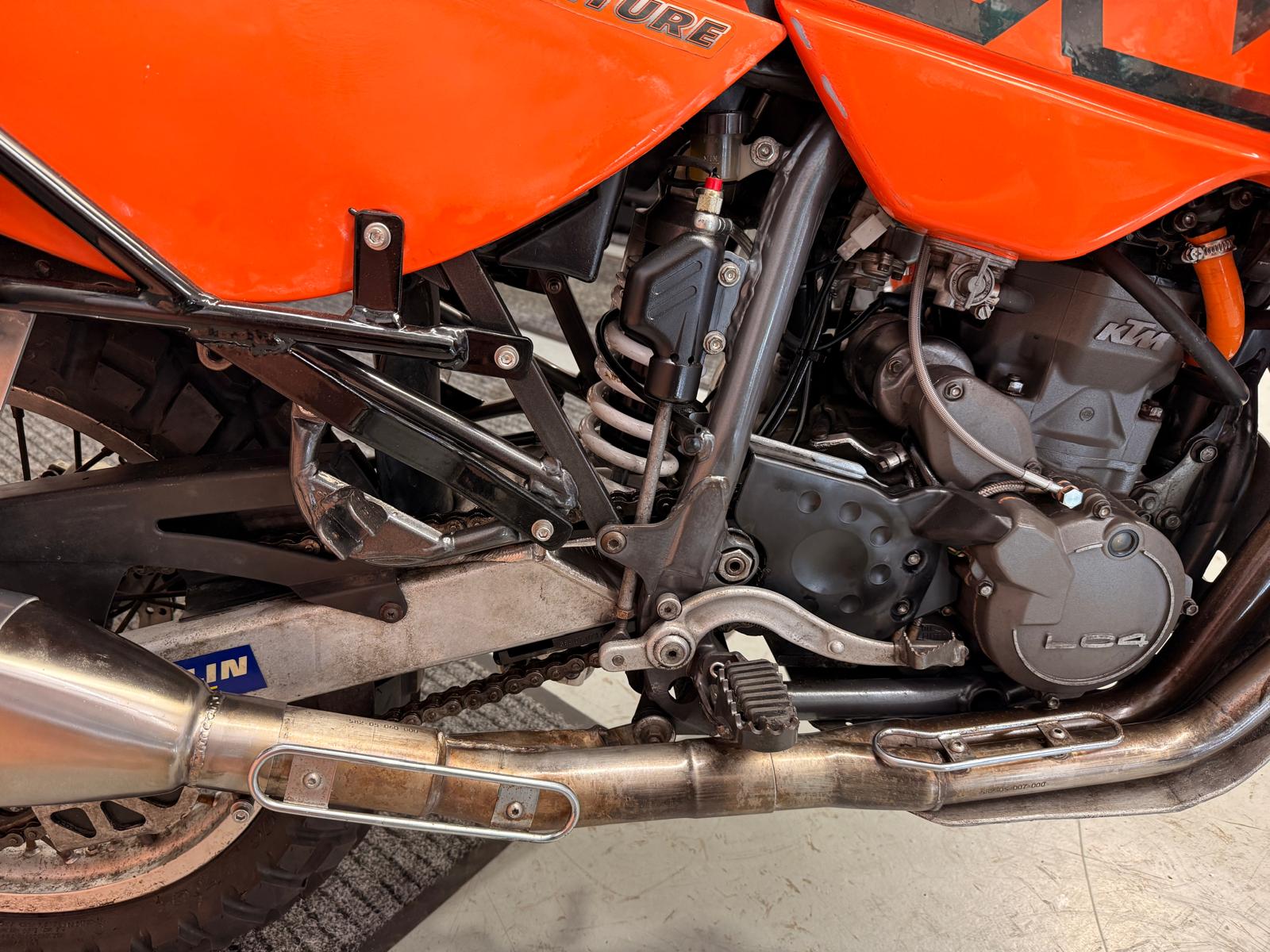 LC4-E 640 Adventure (624cc) 2000