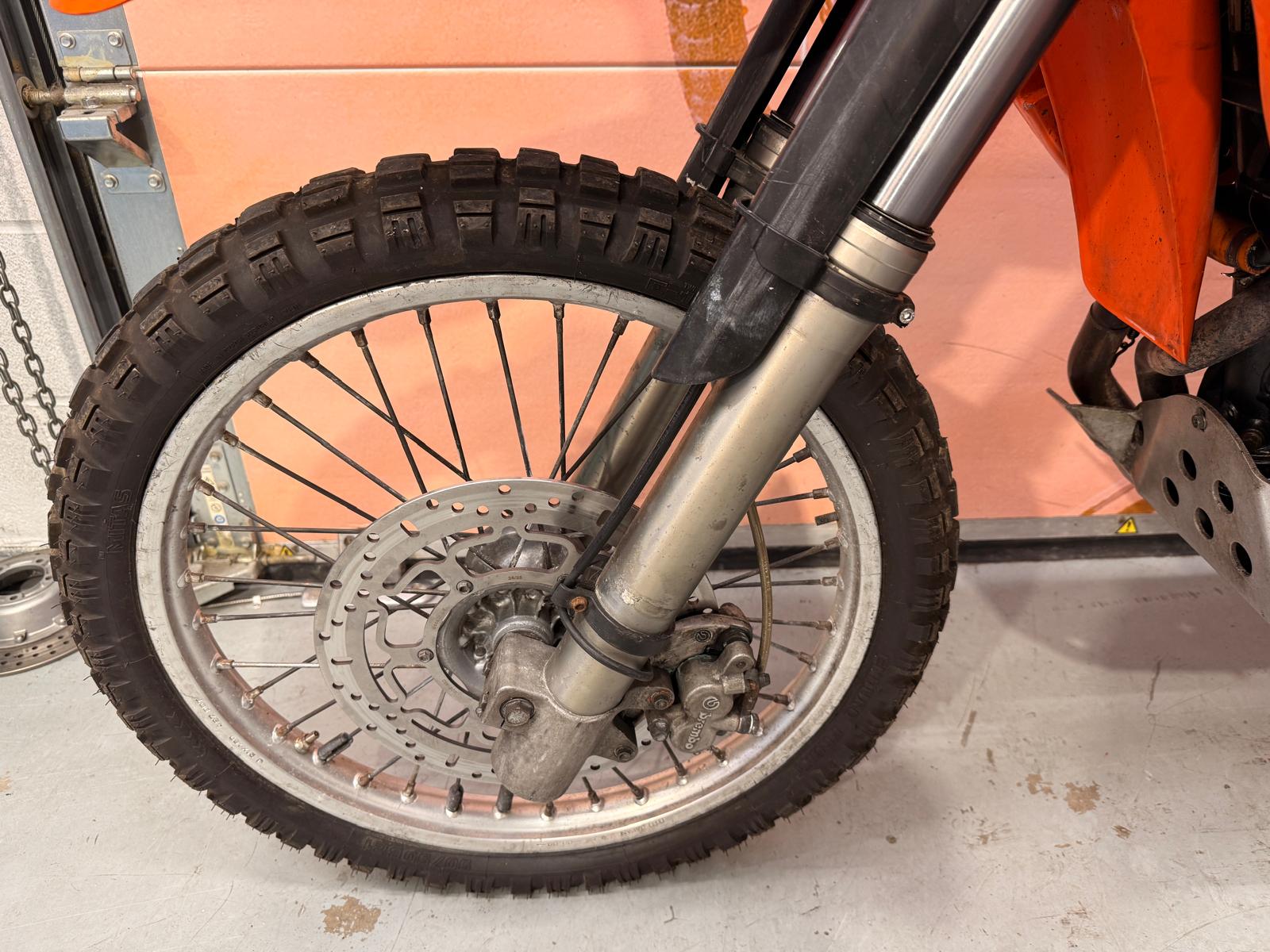 LC4-E 640 Adventure (624cc) 2000