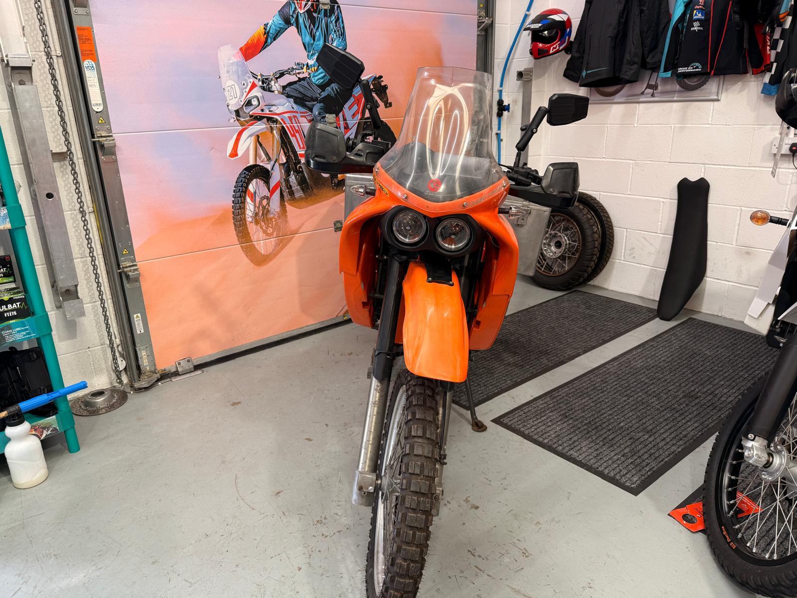 LC4-E 640 Adventure (624cc) 2000