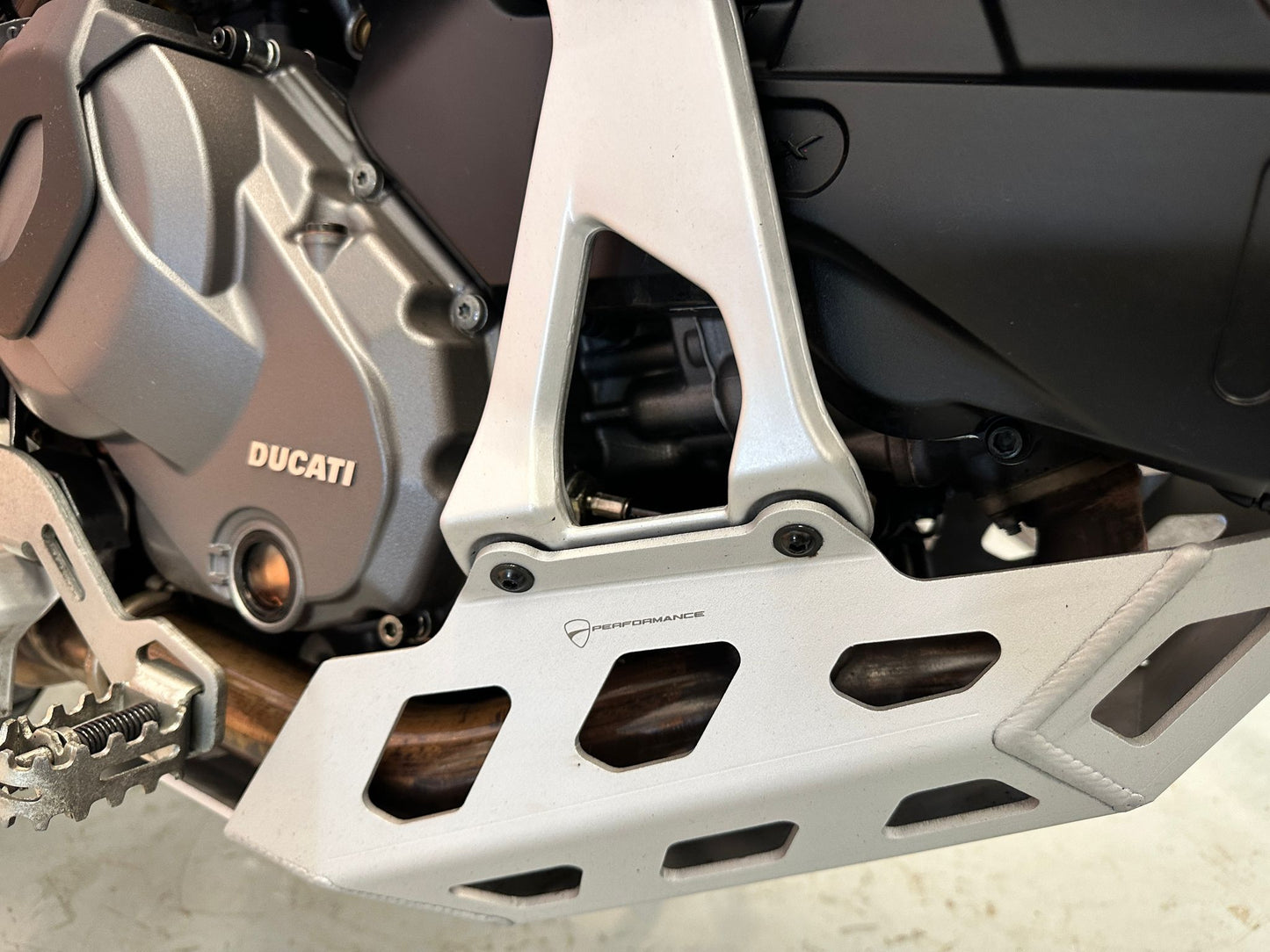 Desert X (937cc) 2022