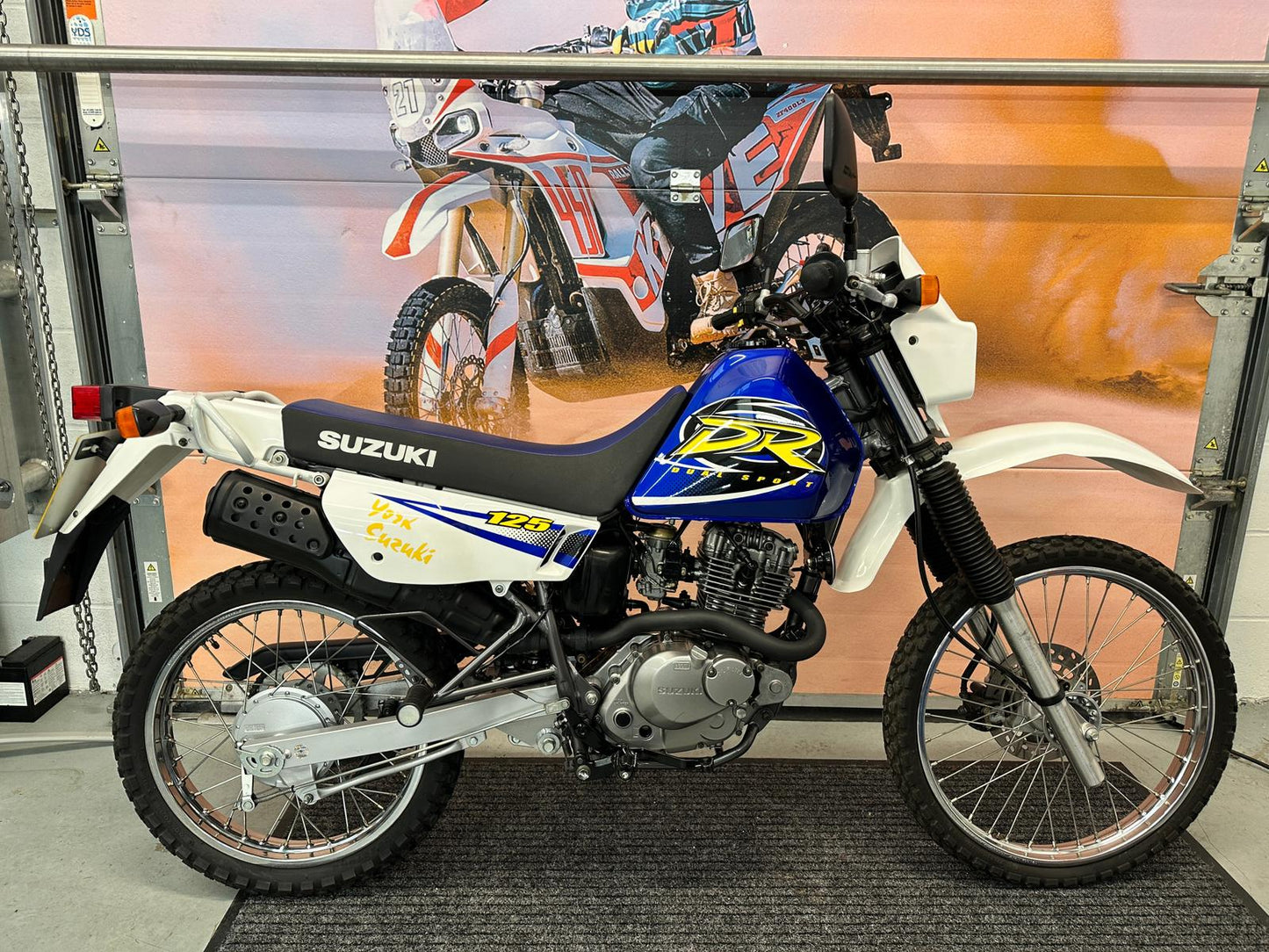 DR 125 Dual Sport (124cc) 2001