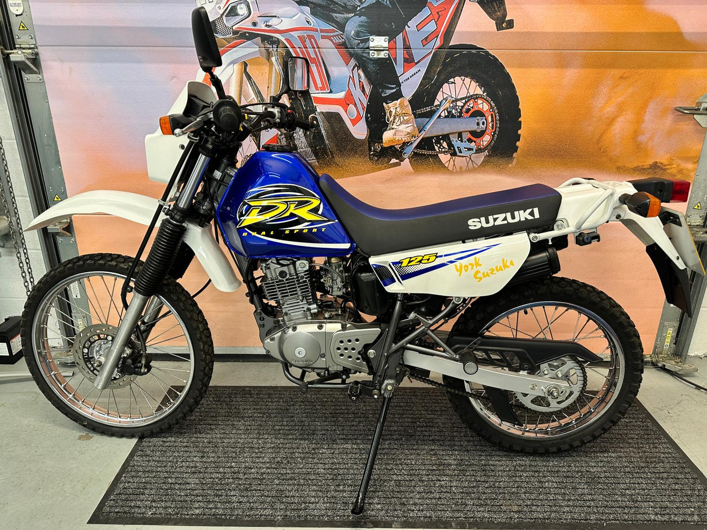 DR 125 Dual Sport (124cc) 2001