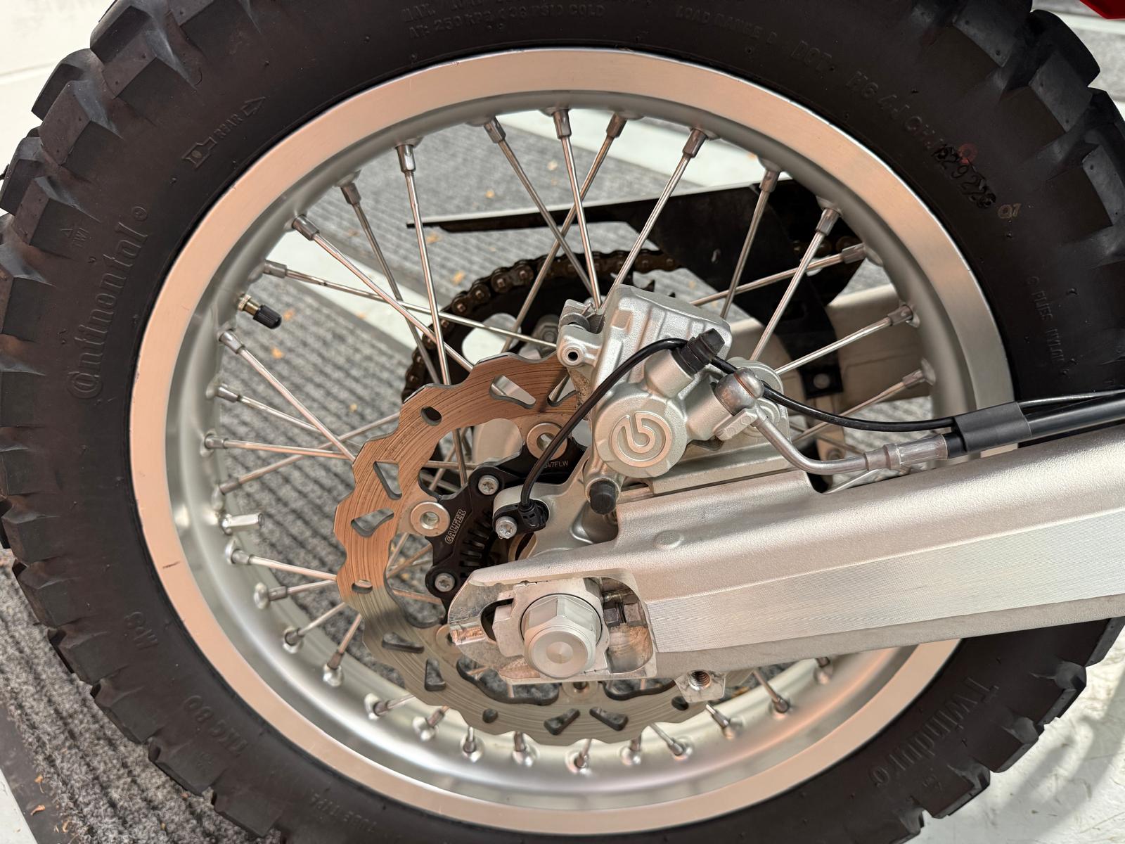 ES 700 Enduro (692cc) 2024