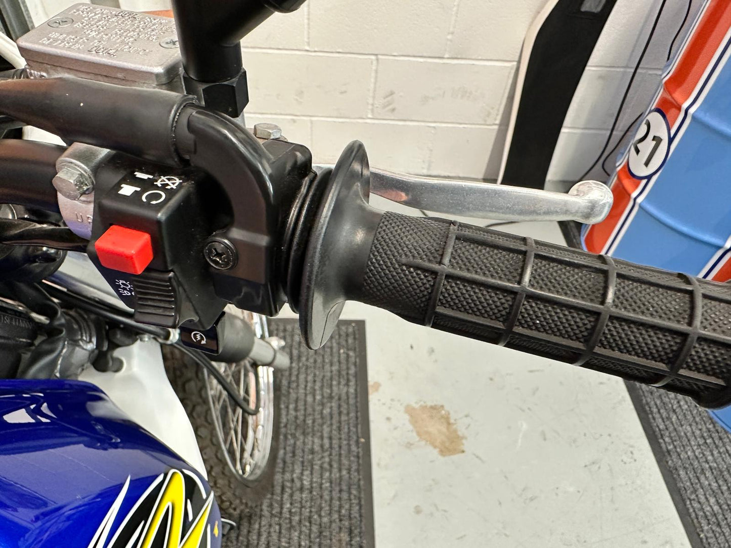 DR 125 Dual Sport (124cc) 2001