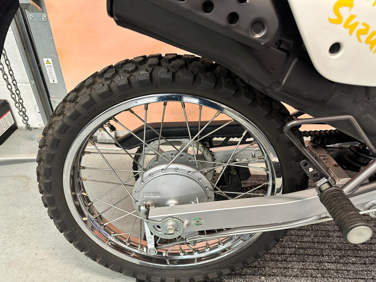 DR 125 Dual Sport (124cc) 2001