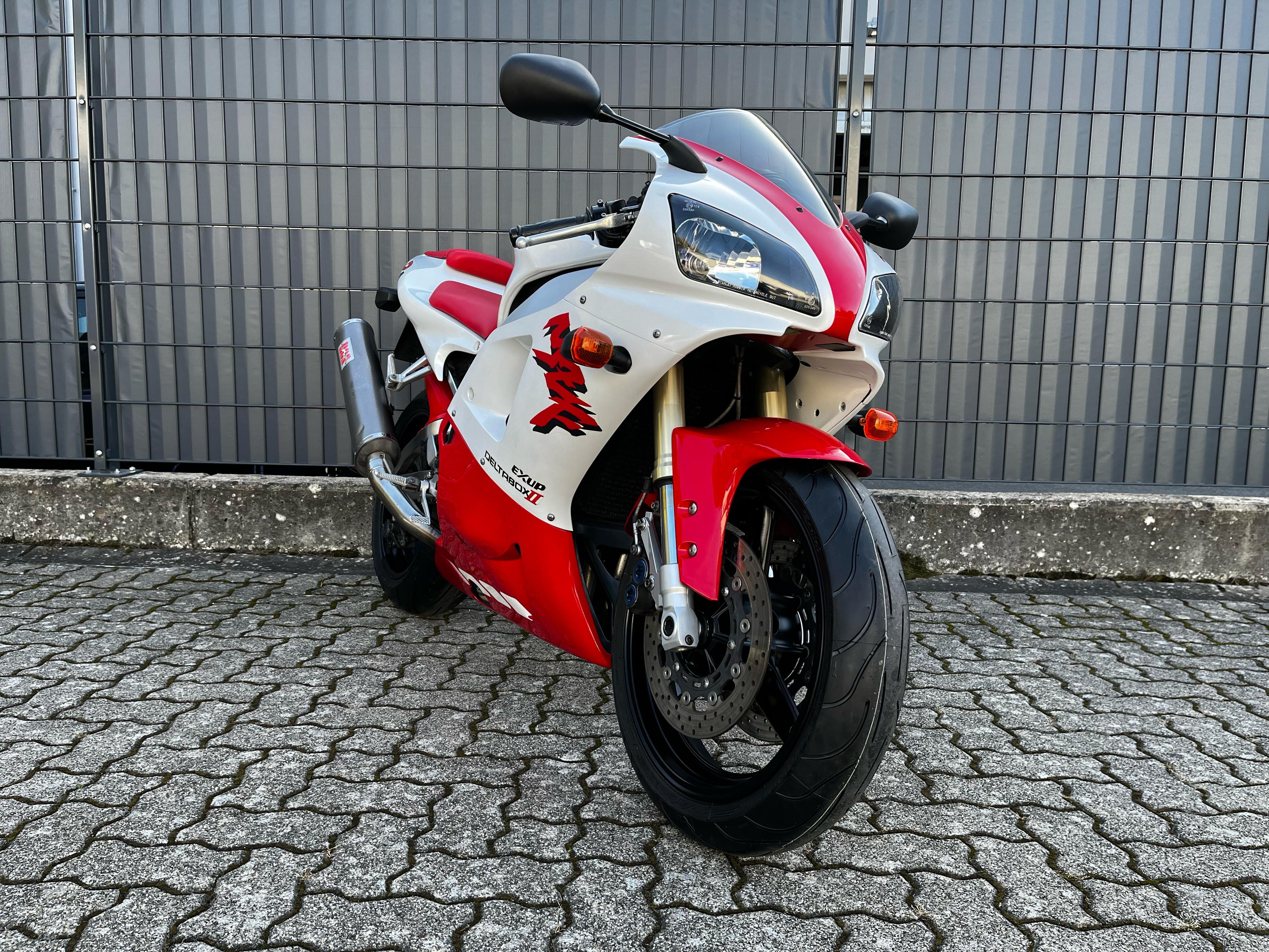 YZF - R1 (998cc) 1998