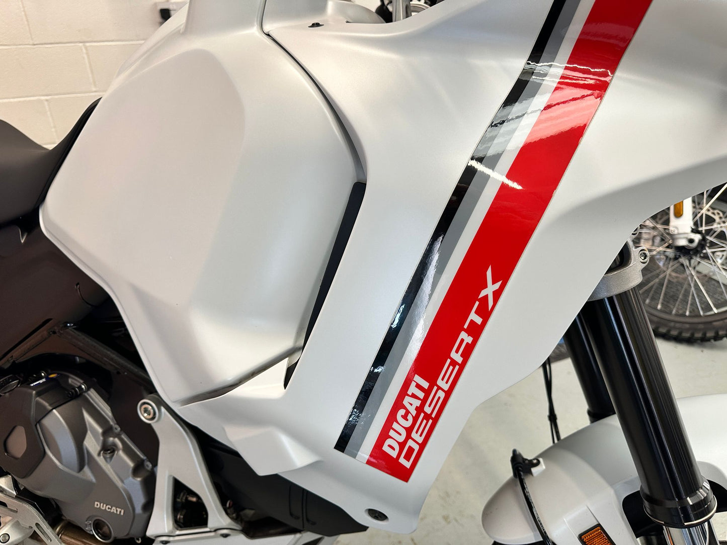 Desert X (937cc) 2022