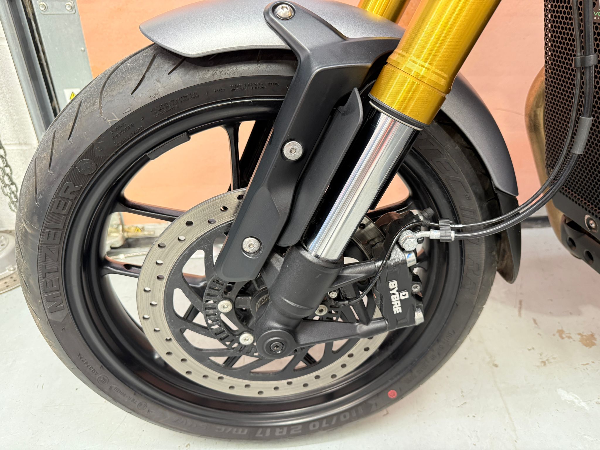 Speed 400 (398cc) 2024