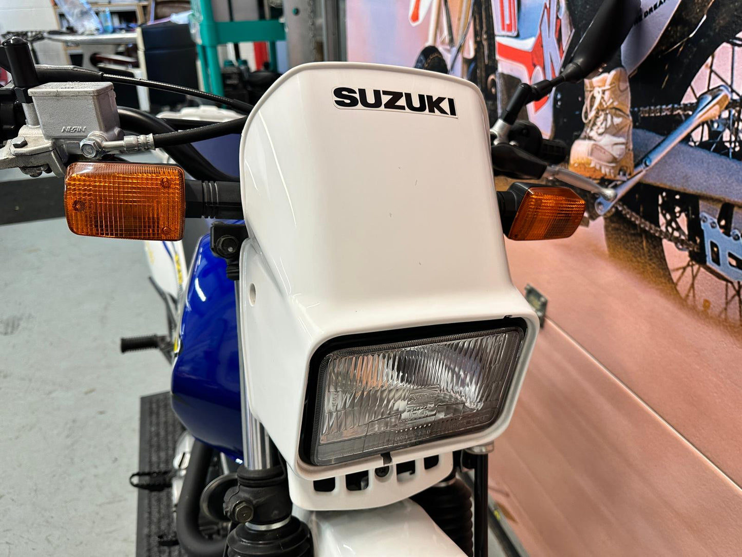 DR 125 Dual Sport (124cc) 2001