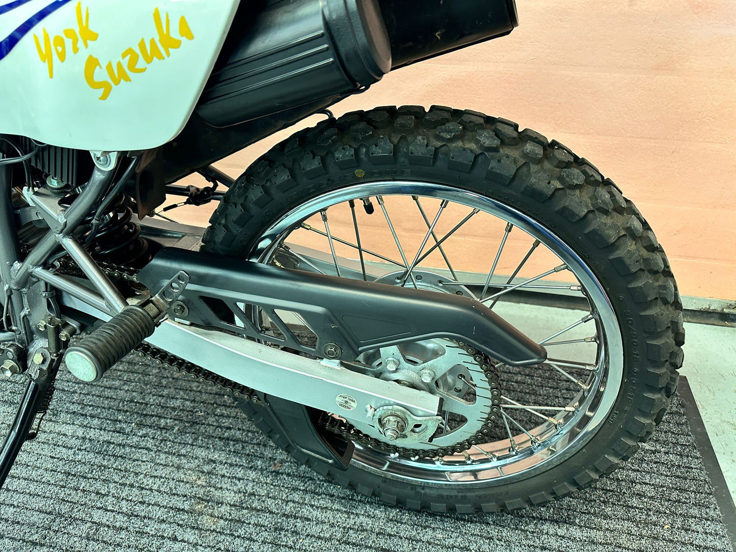 DR 125 Dual Sport (124cc) 2001