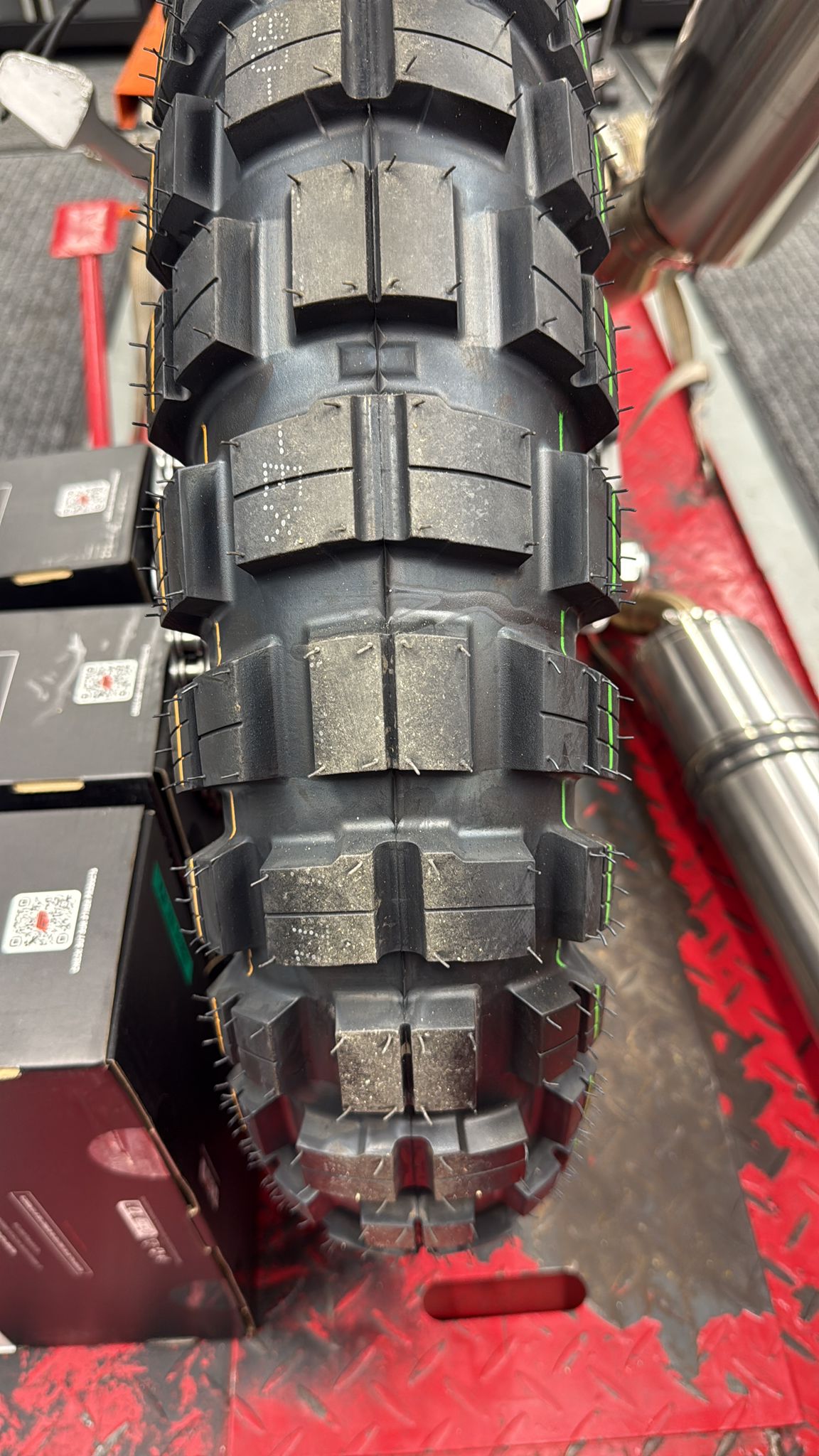 ES 700 Enduro (692cc) 2025