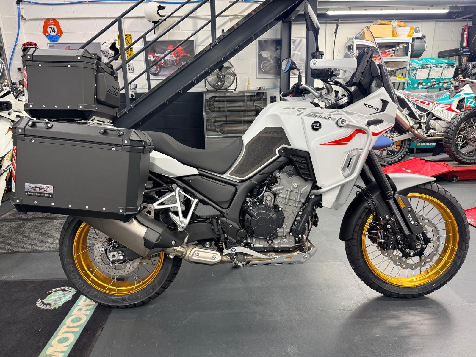 800X Adventure Touring (799cc) 2026