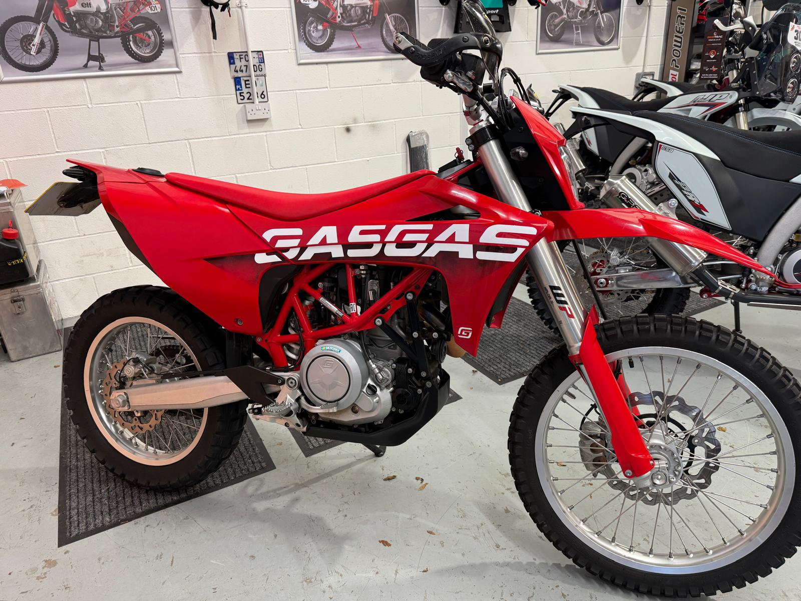 ES 700 Enduro (692cc) 2024