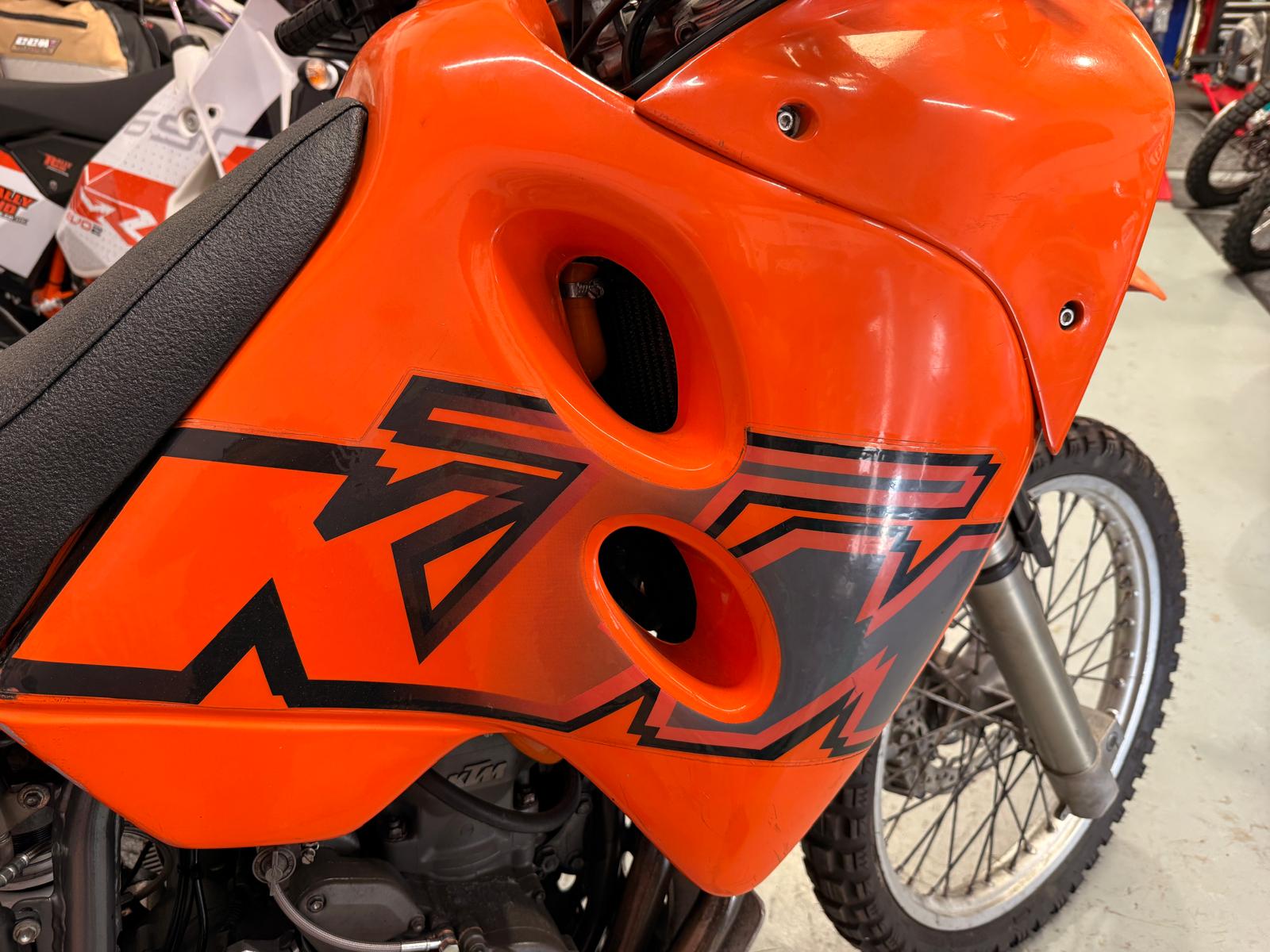 LC4-E 640 Adventure (624cc) 2000