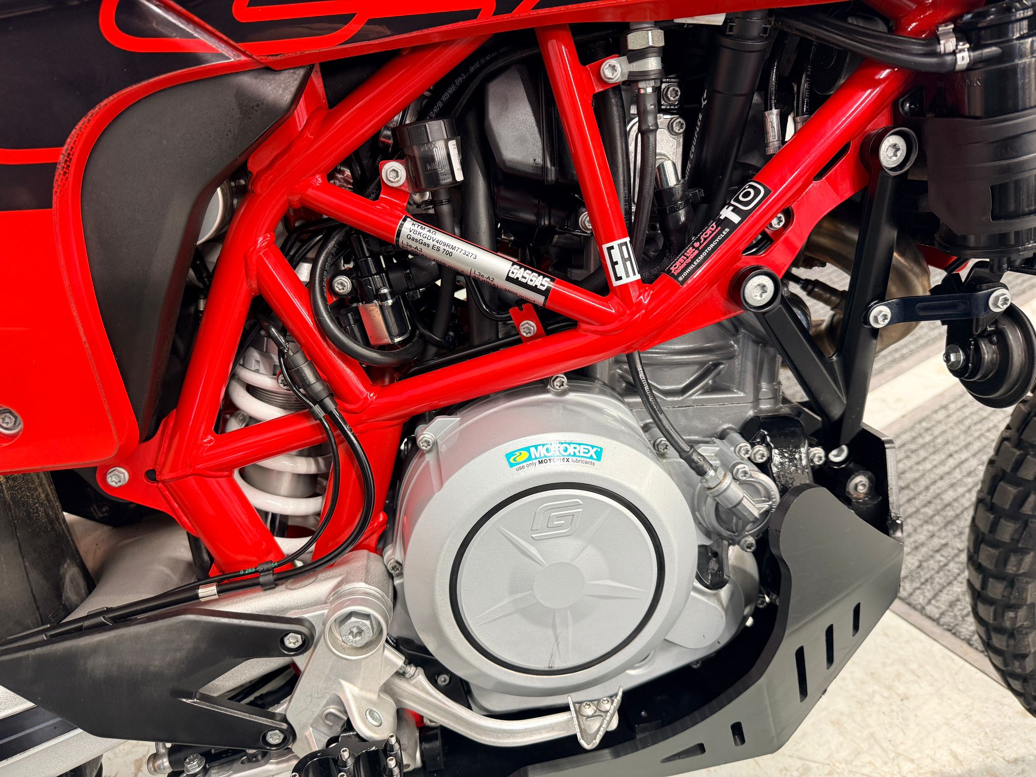 ES 700 Enduro (692cc) 2025