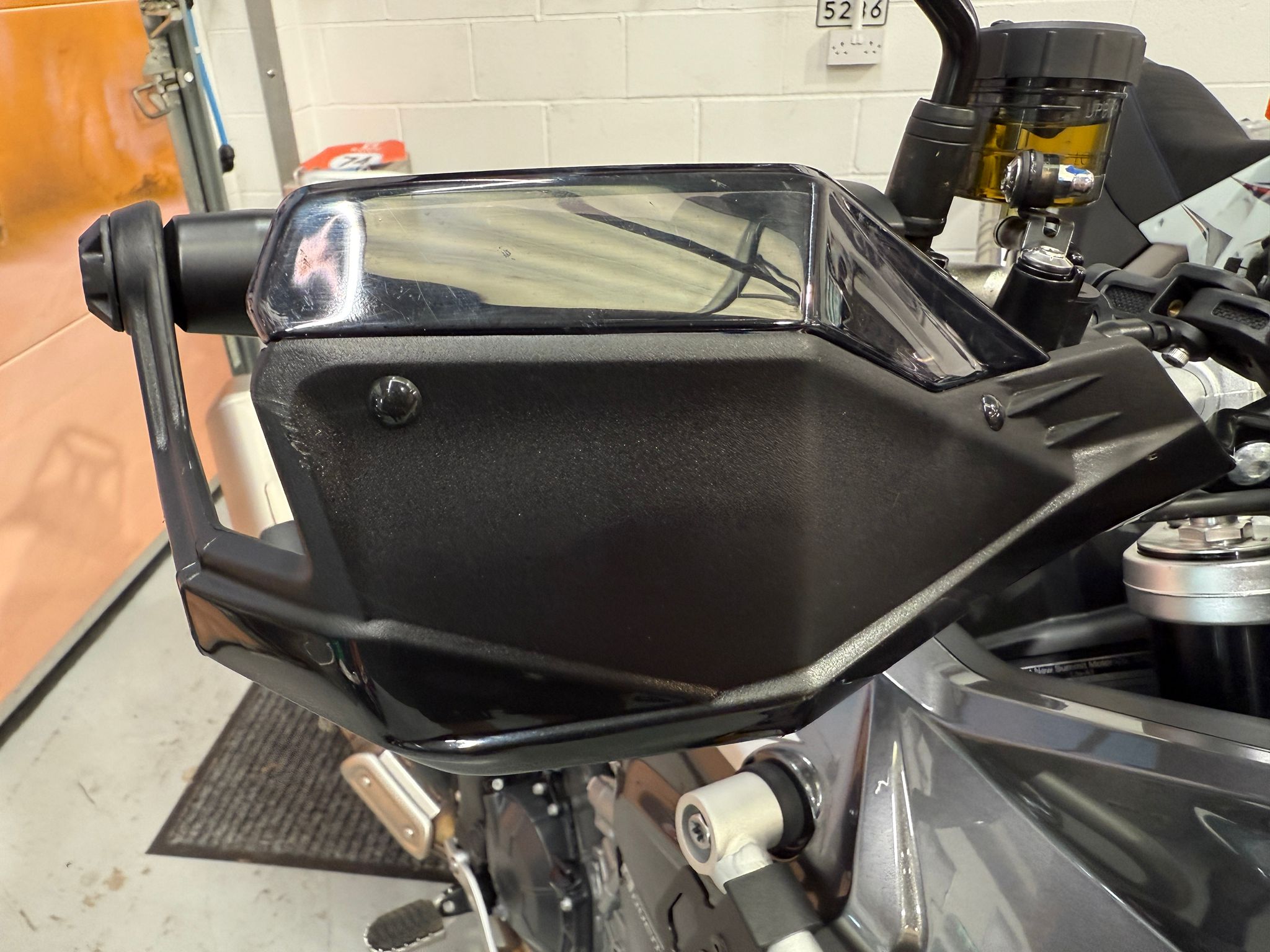 800 X Pro Lightweight (799cc) 2024