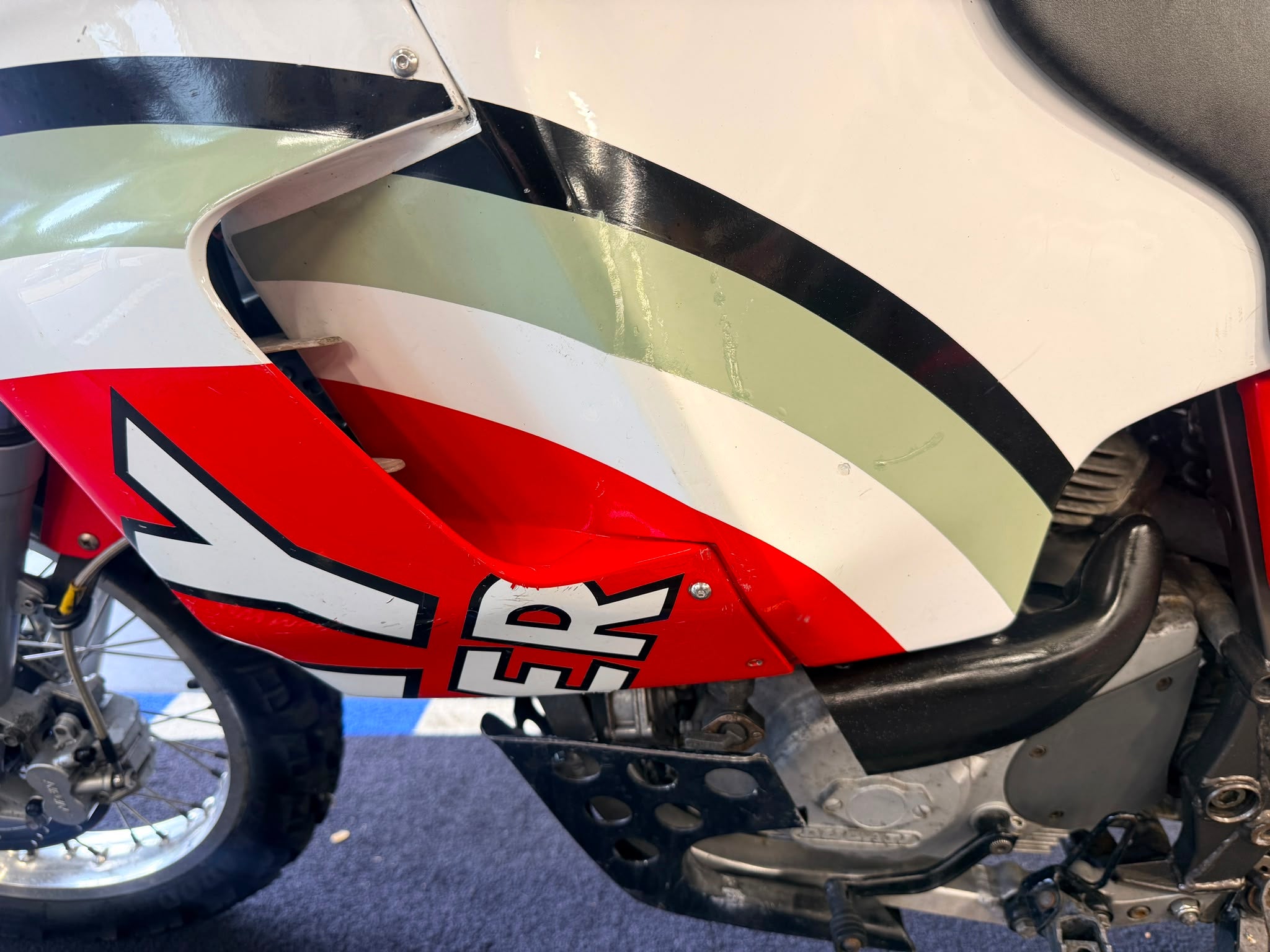 750 Elefant Lucky Explorer (748cc) 1993