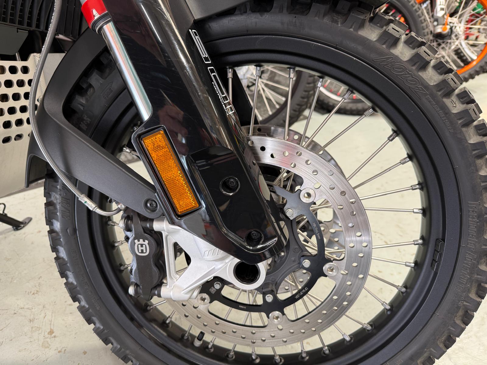 Norden 901 (889cc) 2025