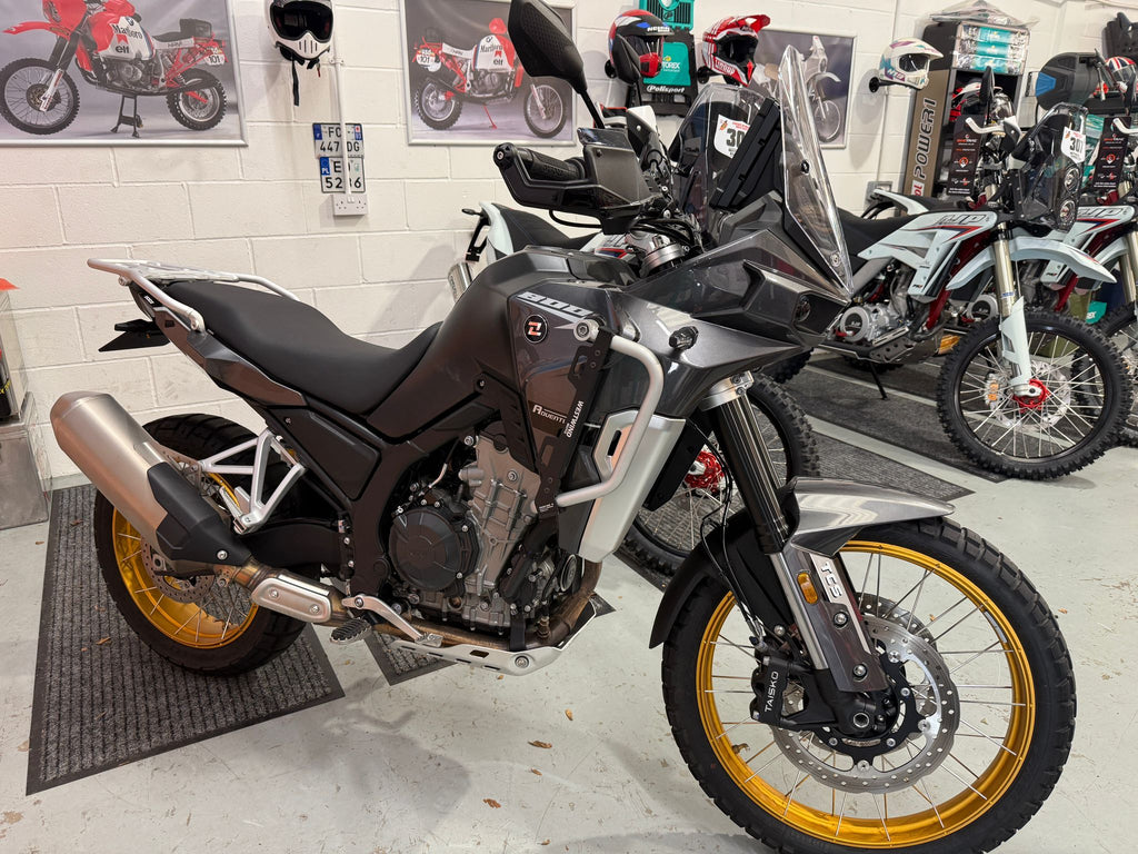 800 X Pro Lightweight (799cc) 2024