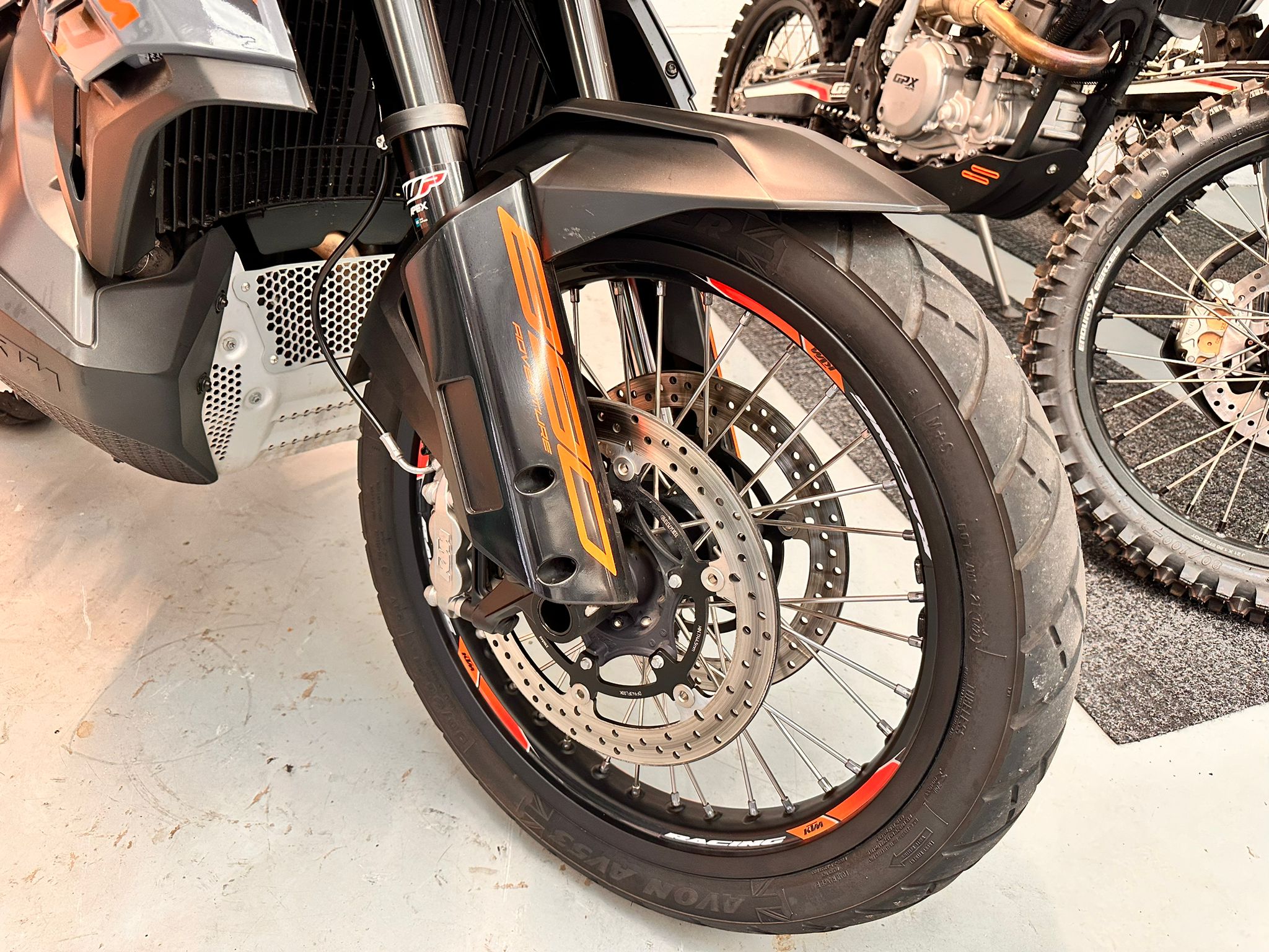 890 Adventure (889cc) 2023