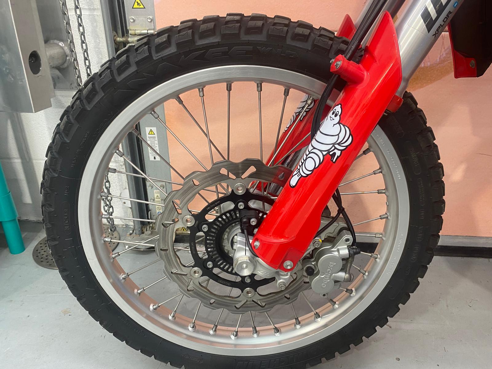 ES 700 Enduro (692cc) 2024