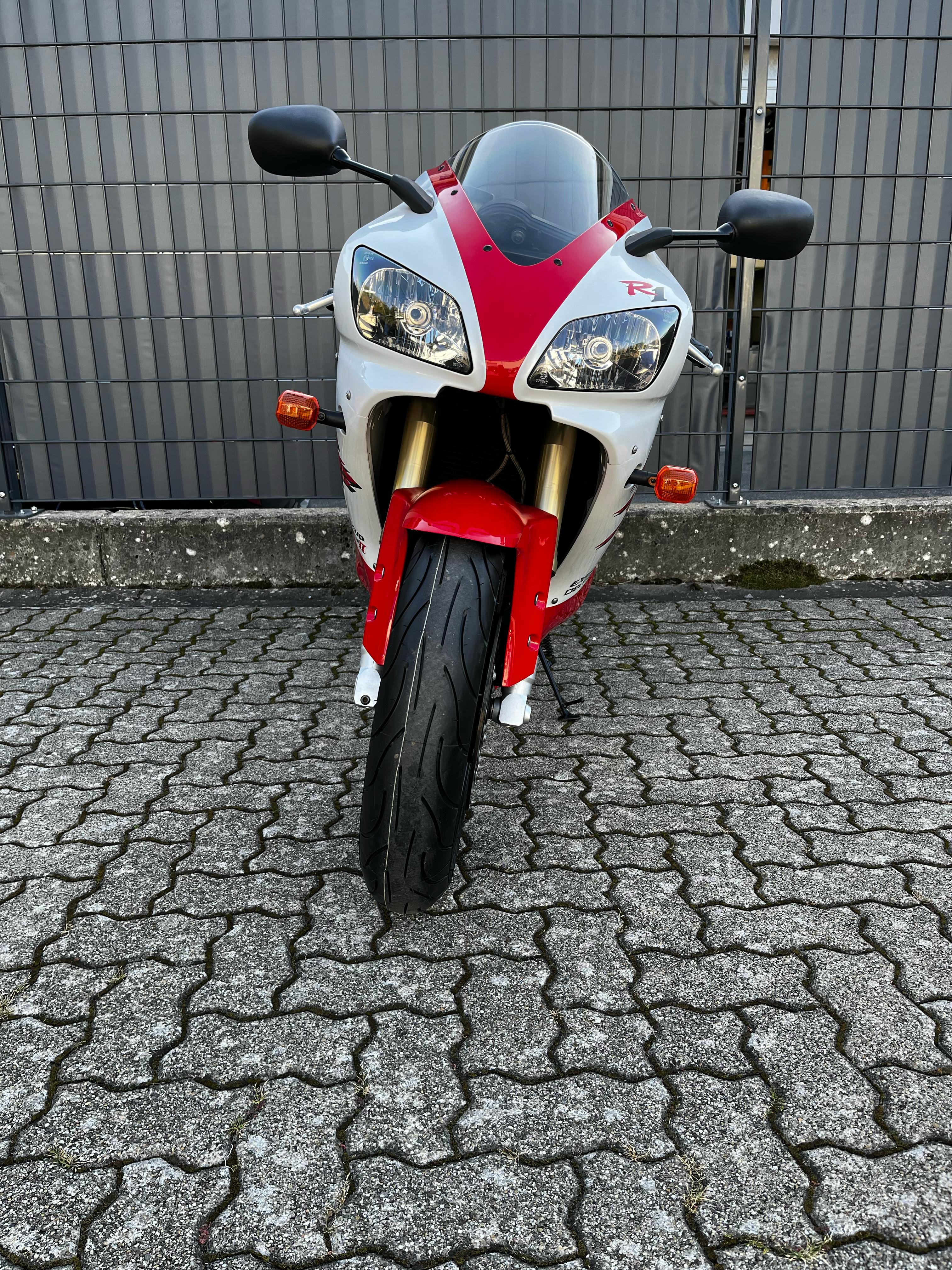 YZF - R1 (998cc) 1998