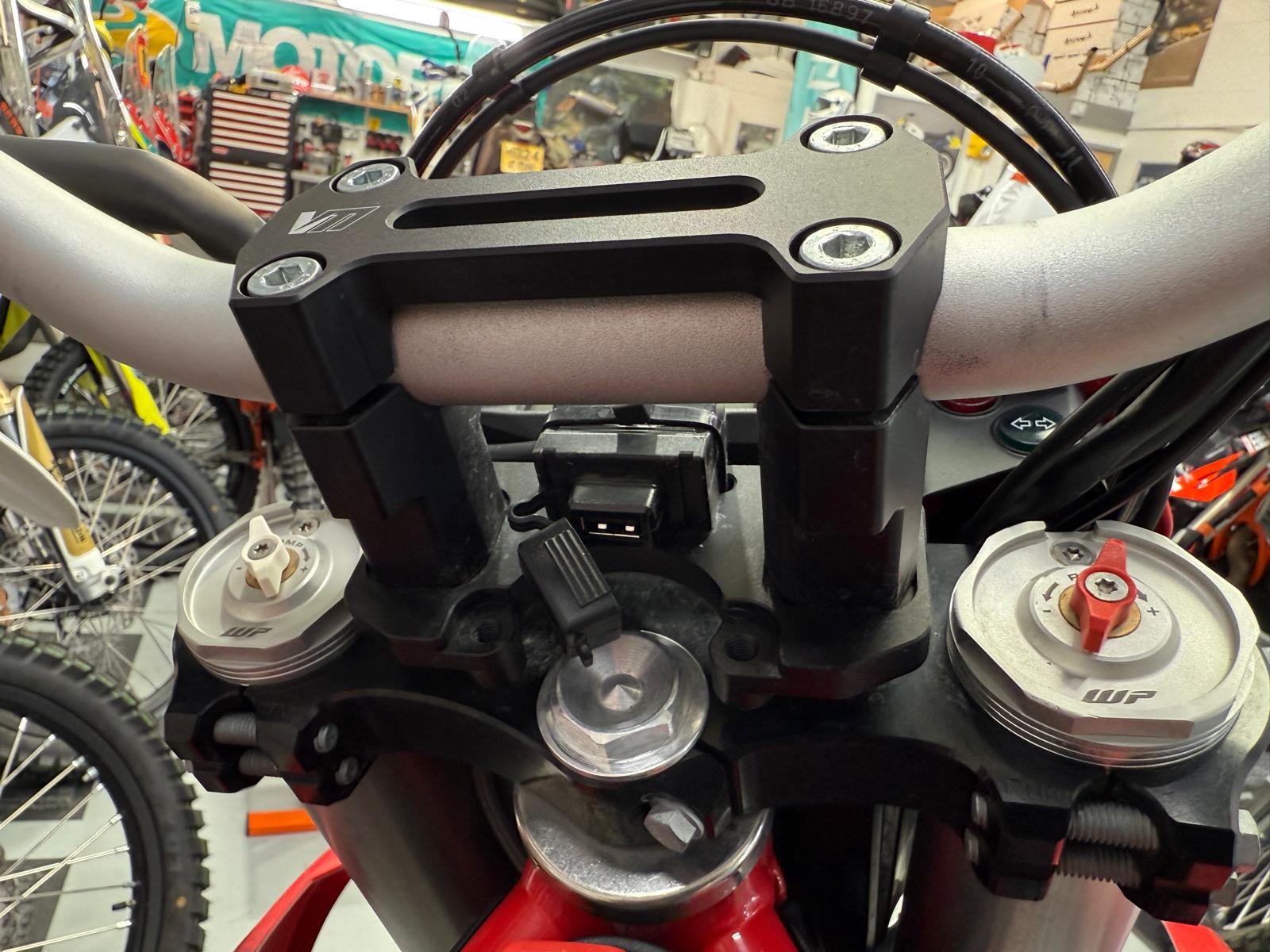 ES 700 Enduro (692cc) 2024