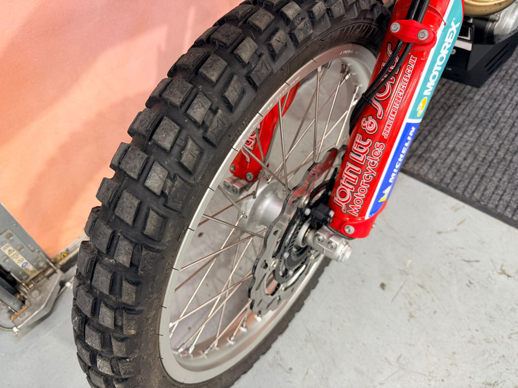 ES 700 Enduro (692cc) 2025