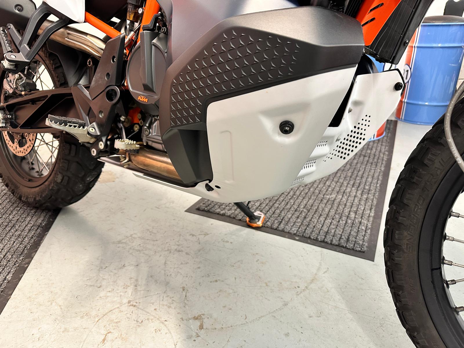 890 Adventure R (889cc) 2023