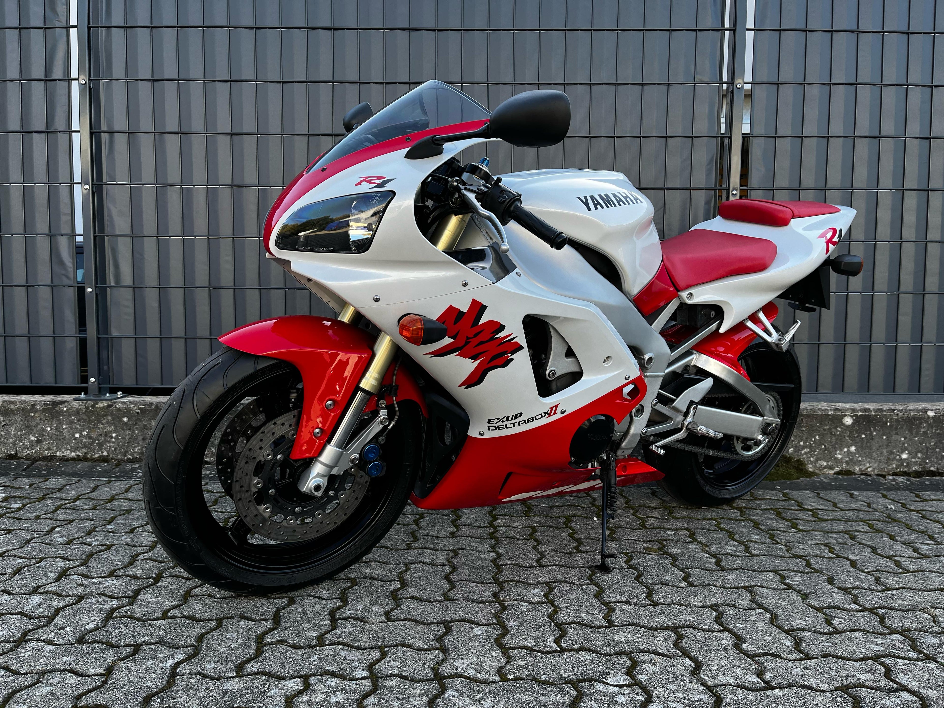 YZF - R1 (998cc) 1998