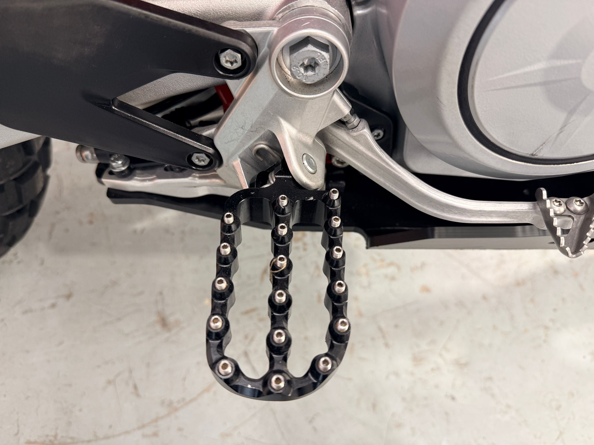 ES 700 Enduro (692cc) 2025