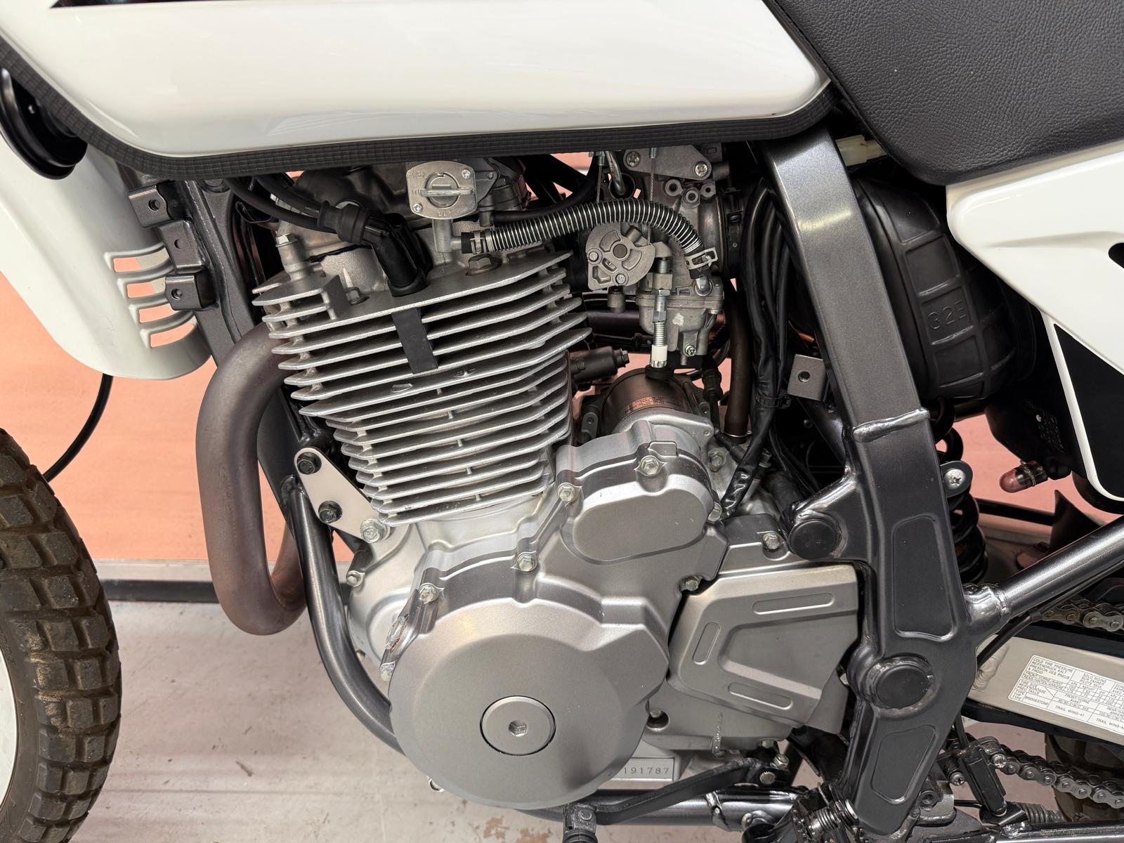 DR 650 Dual Sport (644cc) 2025
