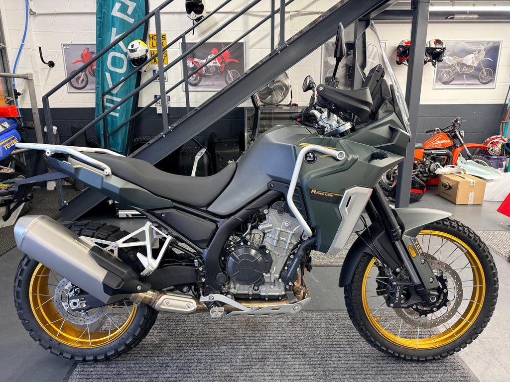 800X Pro (799cc) 2024