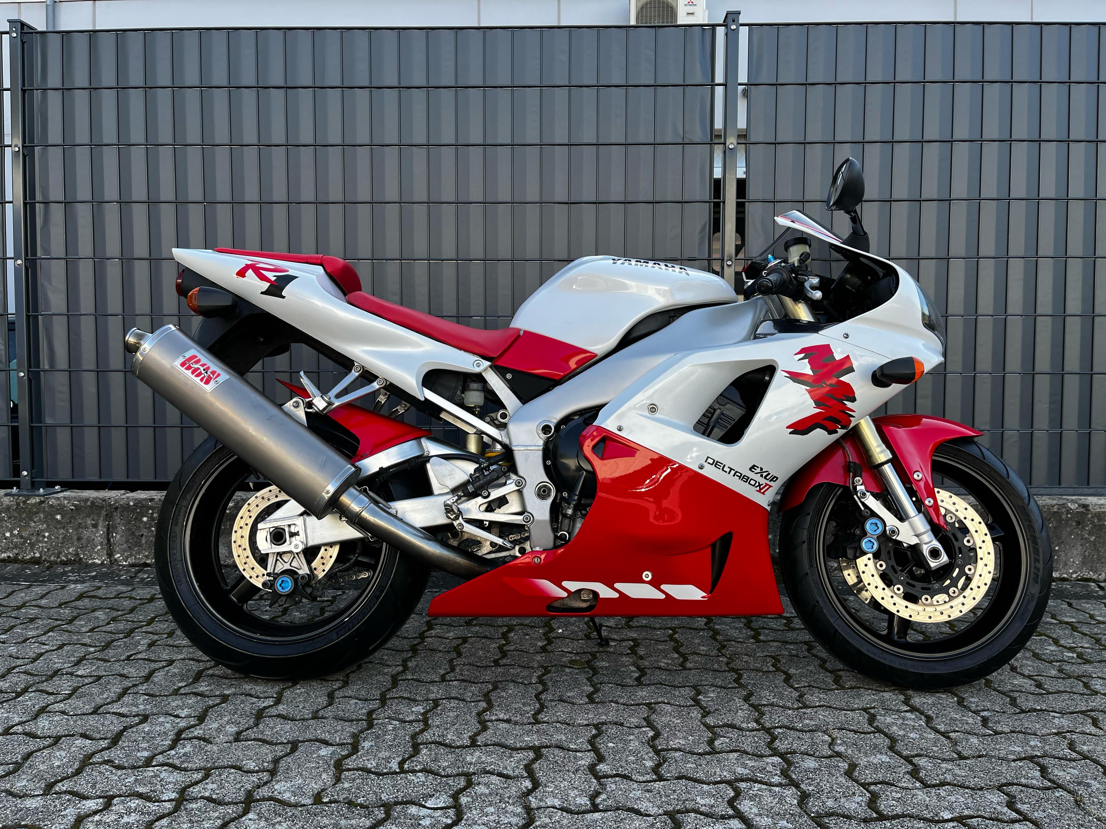 YZF - R1 (998cc) 1998