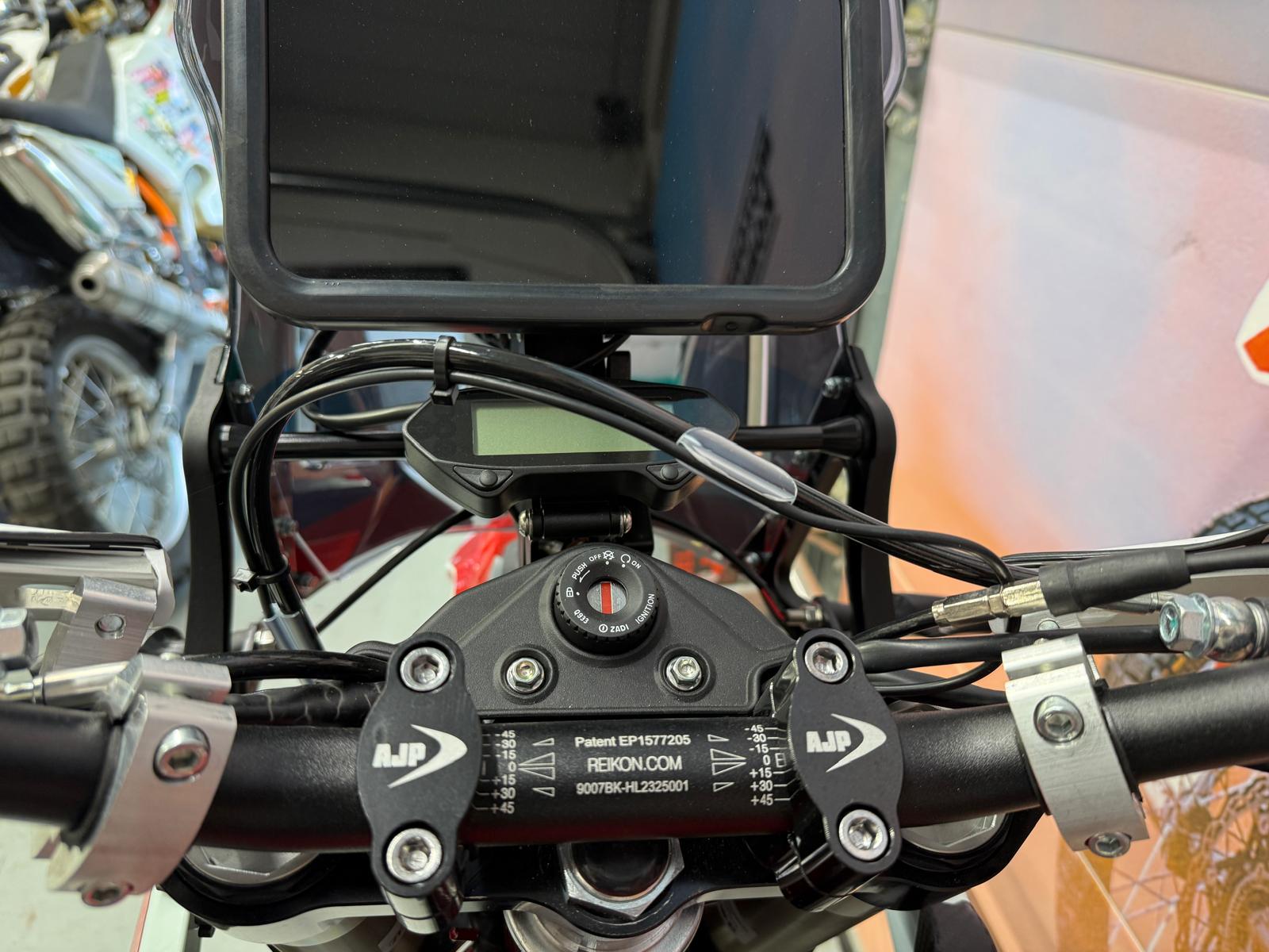 PR7 (650cc) 2025