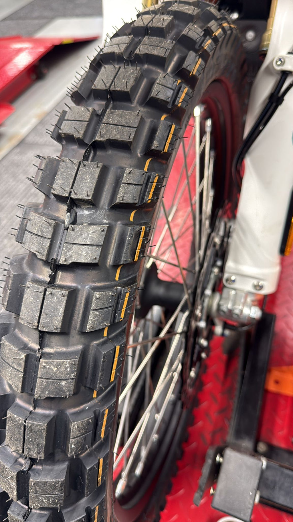 ES 700 Enduro (692cc) 2025