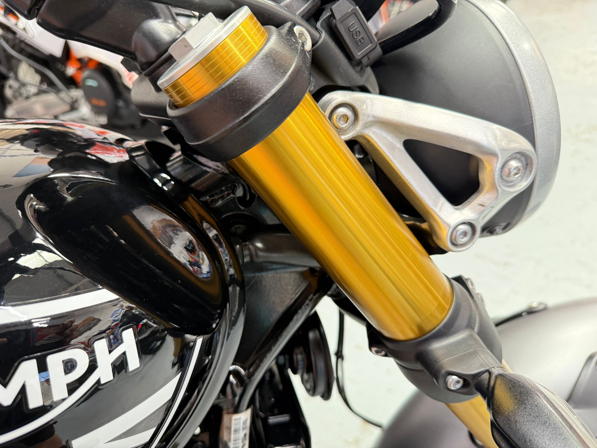 Speed 400 (398cc) 2024