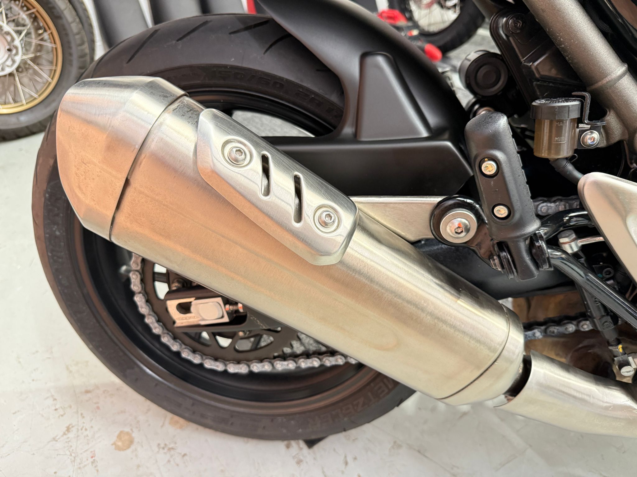 Speed 400 (398cc) 2024