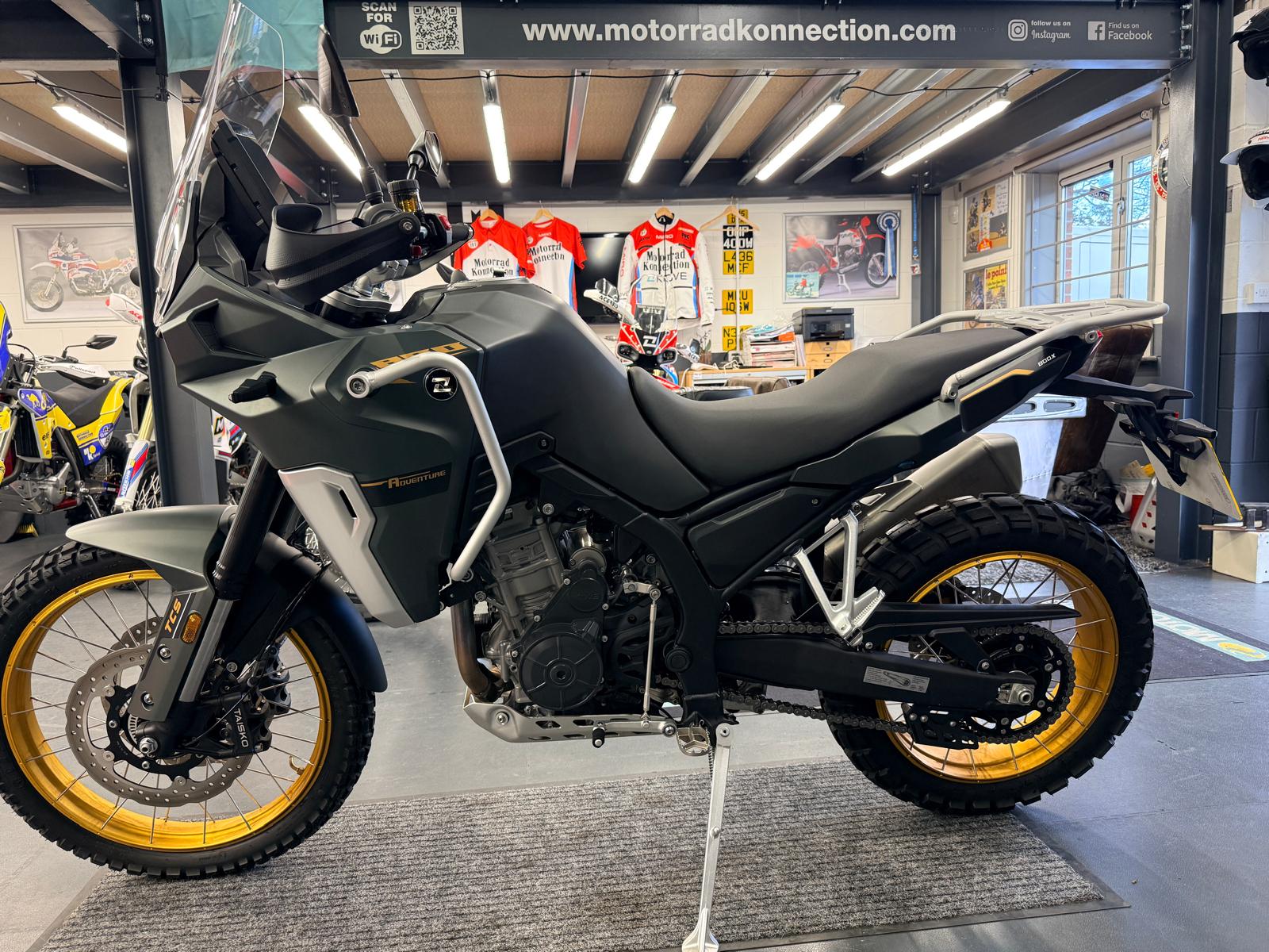 800X Pro (799cc) 2024