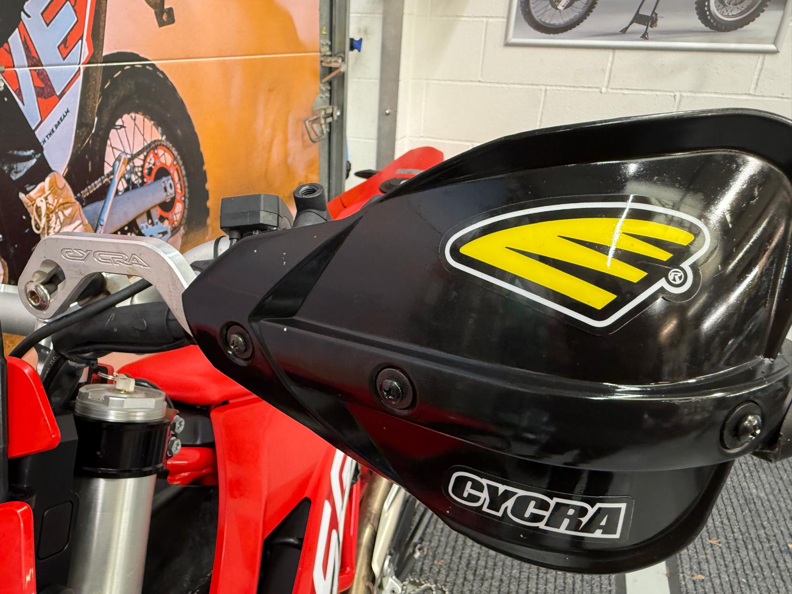 ES 700 Enduro (692cc) 2024