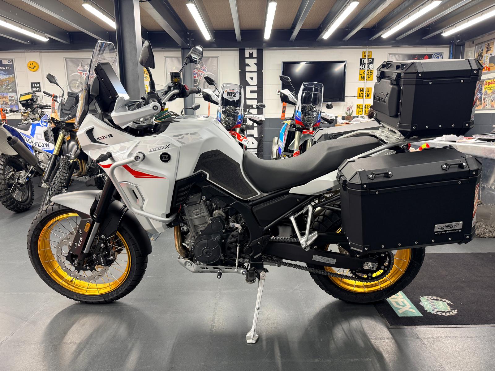 800X Adventure Touring (799cc) 2026