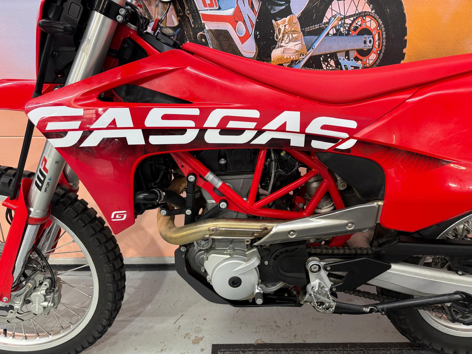 ES 700 Enduro (692cc) 2024