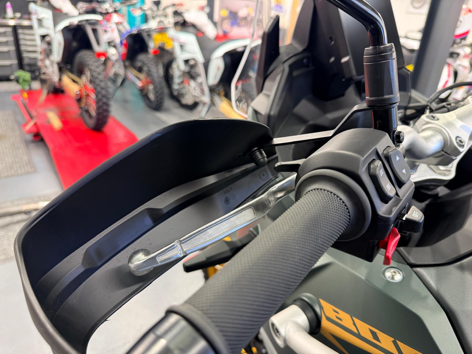 800X Pro (799cc) 2024