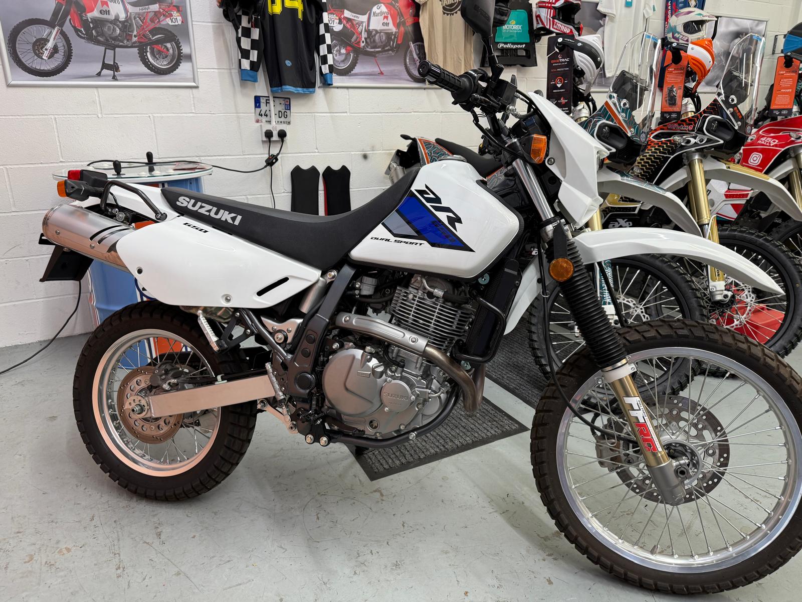DR 650 Dual Sport (644cc) 2025