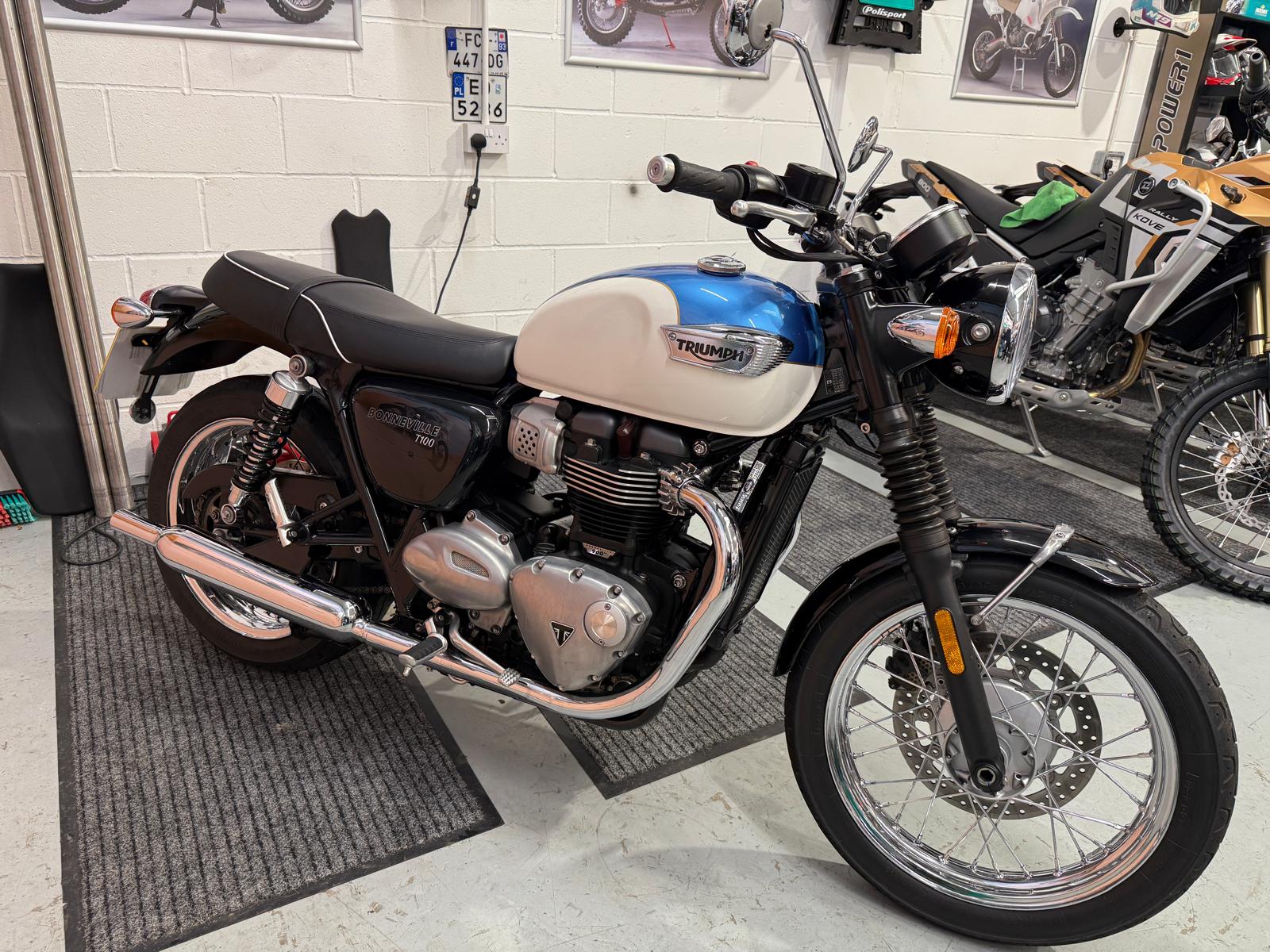 BONNEVILLE T100 (900cc) 2017