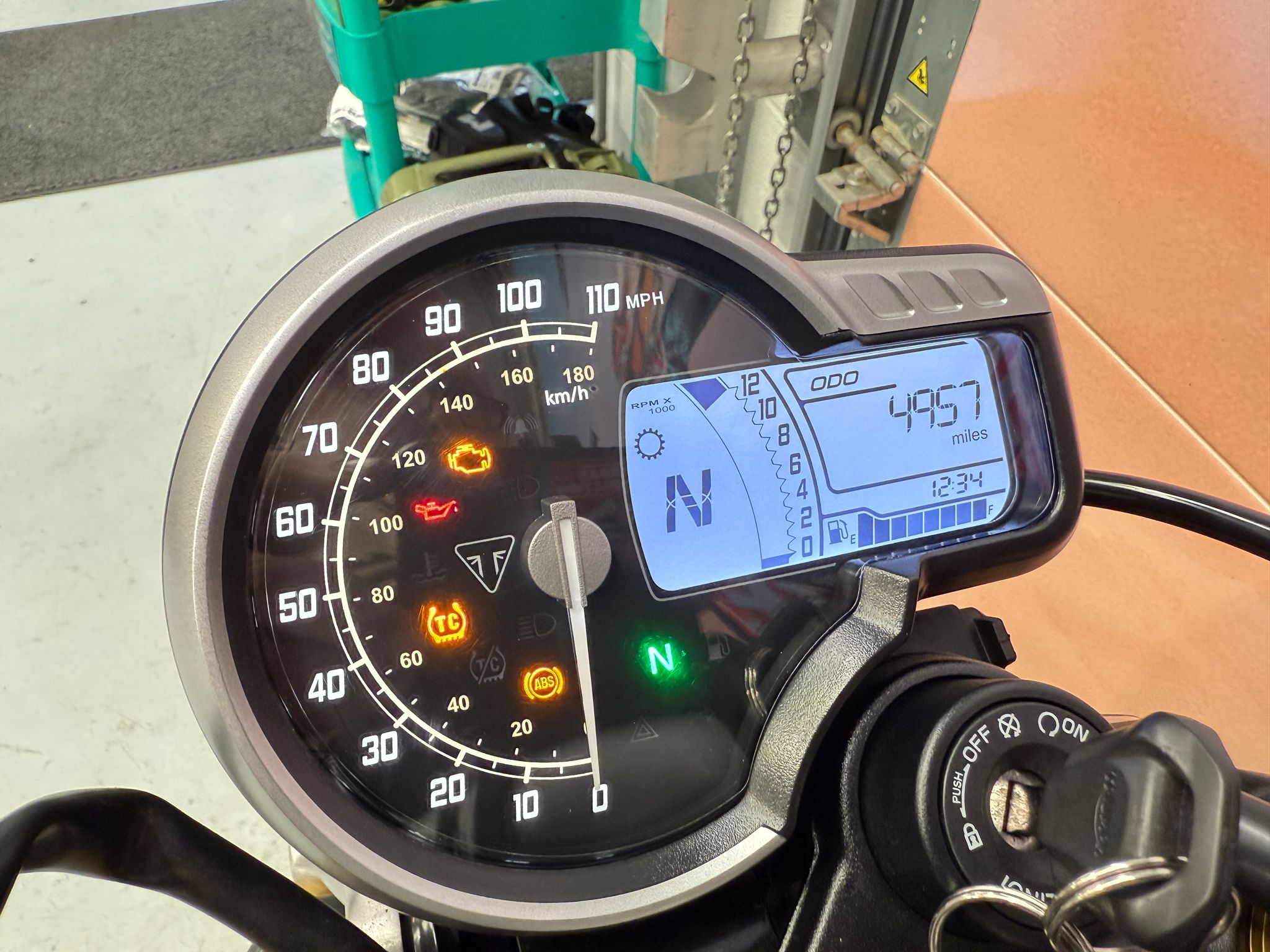 Speed 400 (398cc) 2024