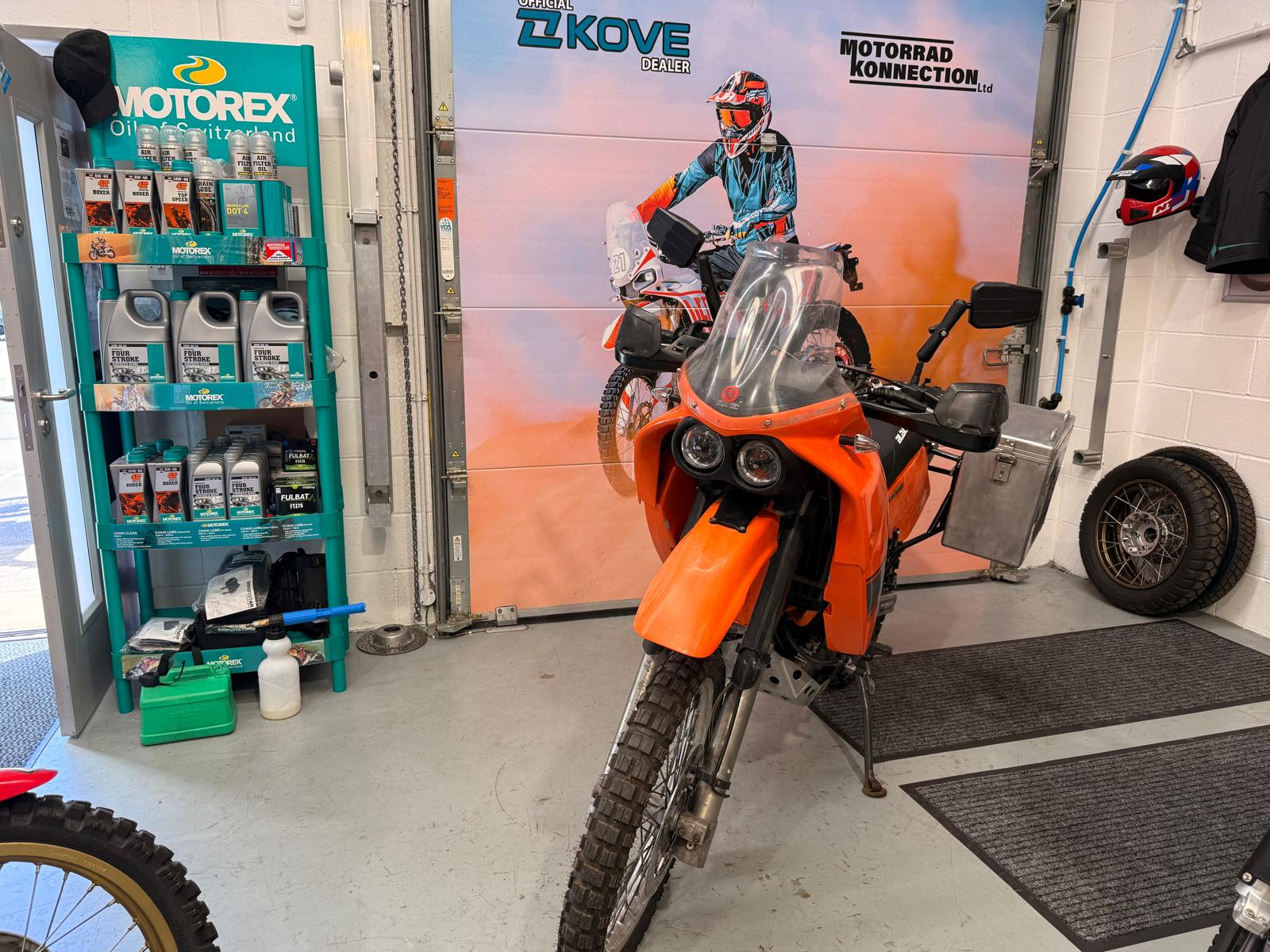 LC4-E 640 Adventure (624cc) 2000