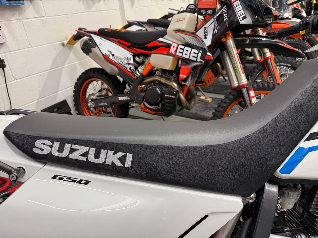 DR 650 Dual Sport (644cc) 2025