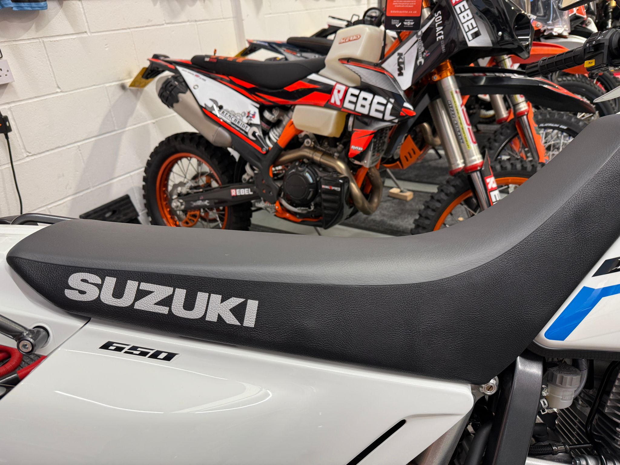 DR 650 Dual Sport (644cc) 2025